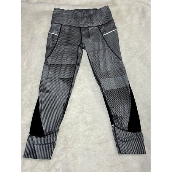 Athleta Surge Relay 2.0 Capri Cropped Leggings Side Pockets Black Gray Small - Picture 1 of 11